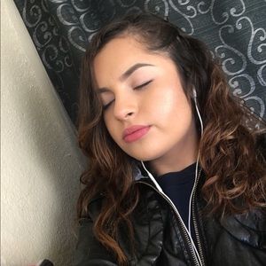 Meet your Posher, Alexandra